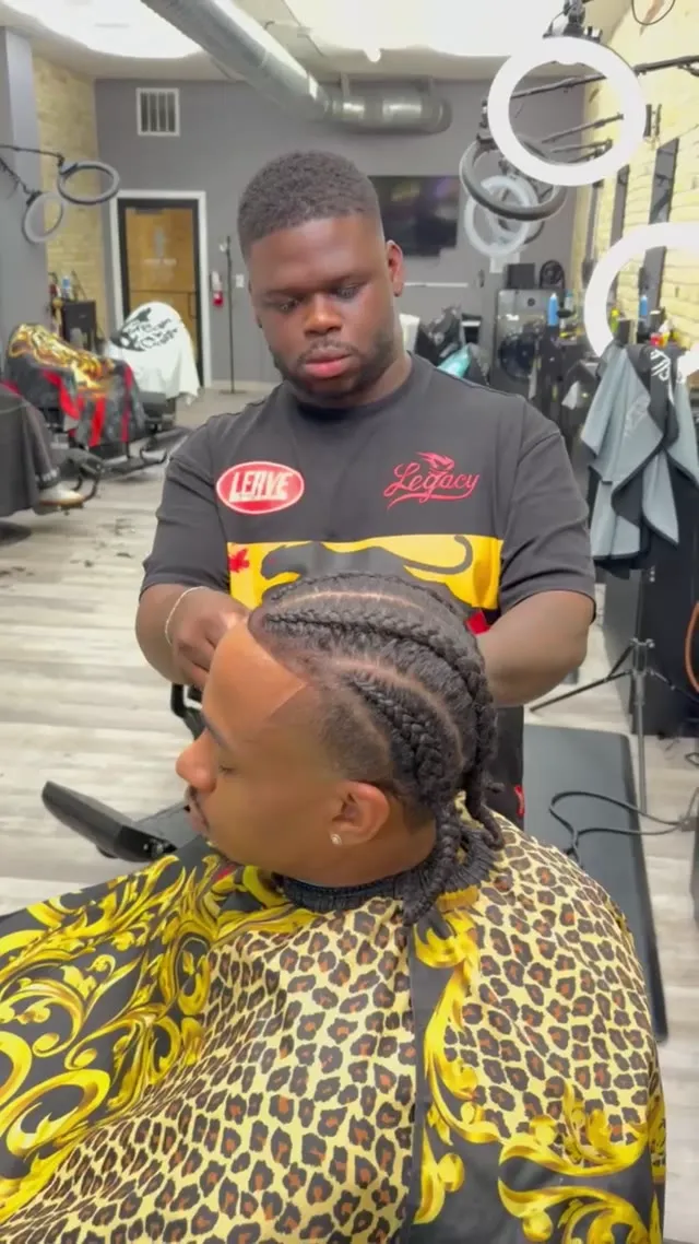 Austen Kallas cutting a client at Top Tier Hair Studio